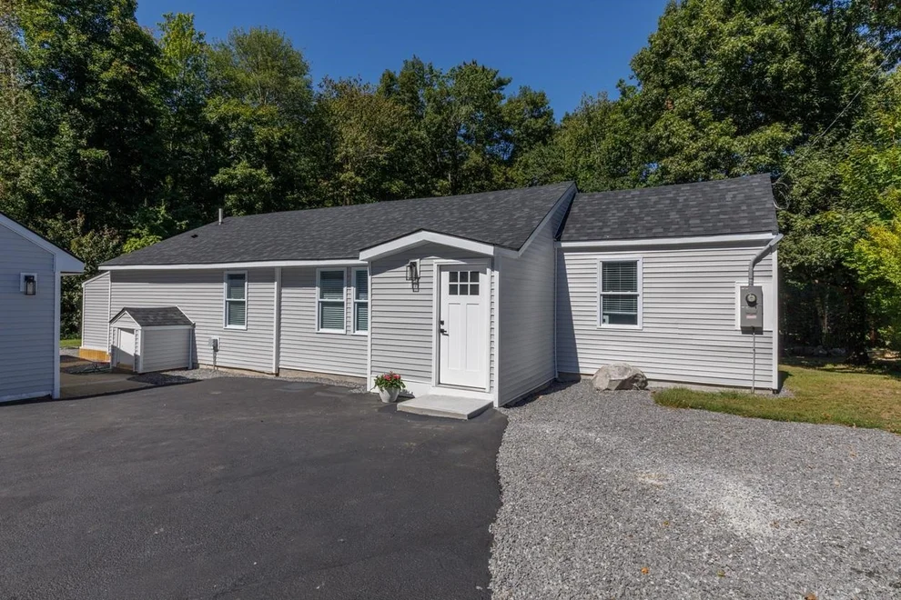 Unit for sale at 88 Hunt, Kingston, NH 03848