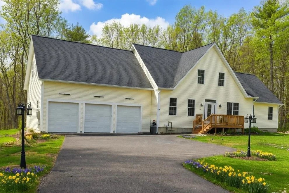 Unit for sale at 14 Lefevre, Kingston, NH 03848