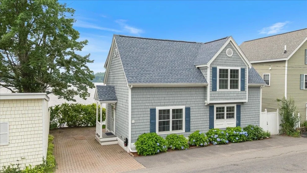 Unit for sale at 31 N Shore, Derry, NH 03038