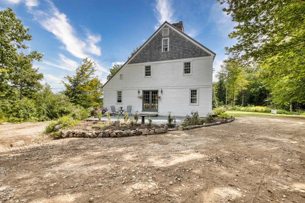 Unit for sale at 968 Washington Hill, Tamworth, NH 03817