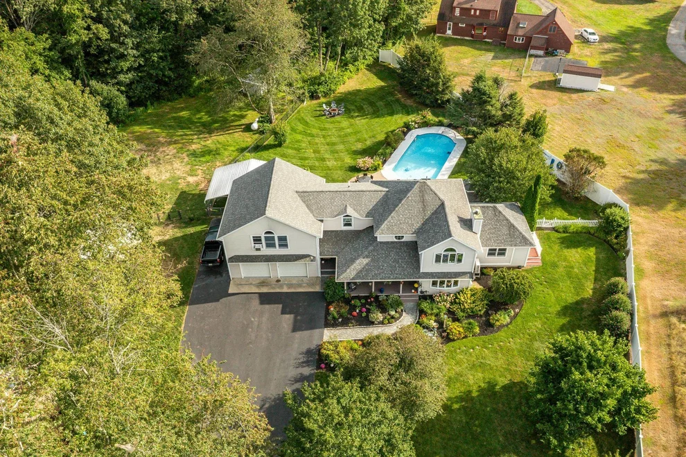 Unit for sale at 222 Littleworth, Madbury, NH 03823
