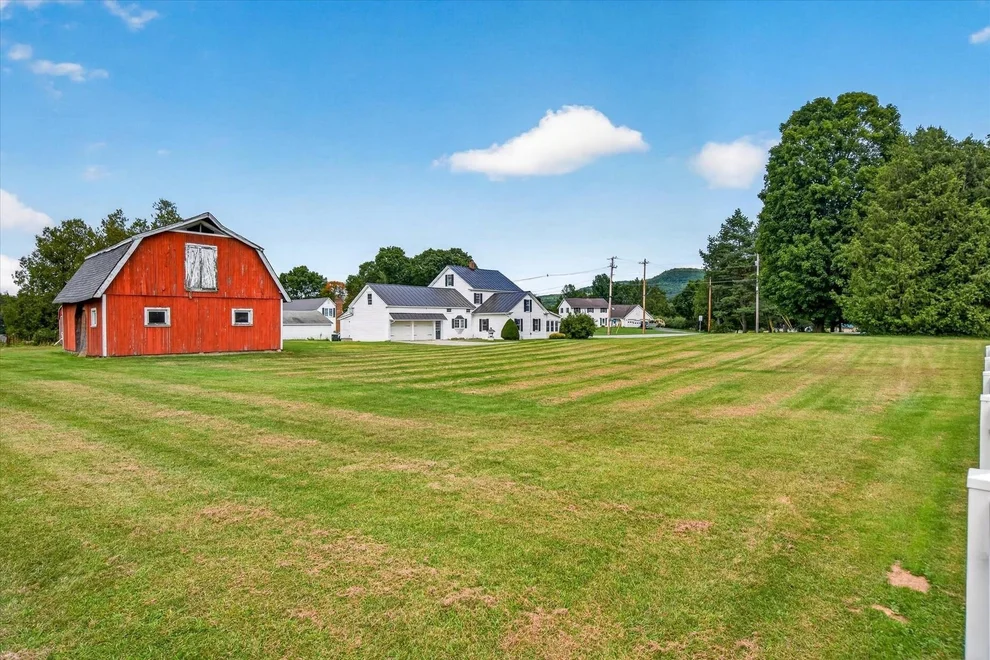 Unit for sale at 2279 North Grove, Rutland Town, VT 05701