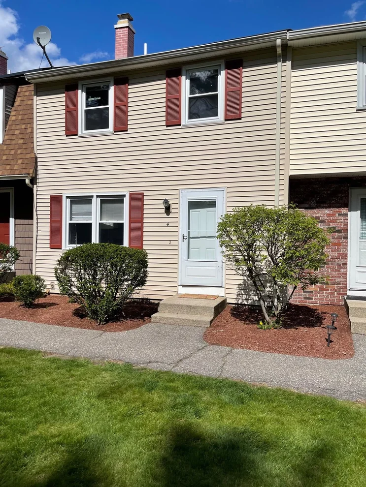 Unit for sale at 4 Stonegate, Derry, NH 03038
