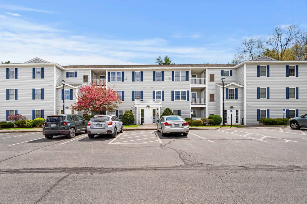 Unit for sale at 4 Crestview, Londonderry, NH 03053