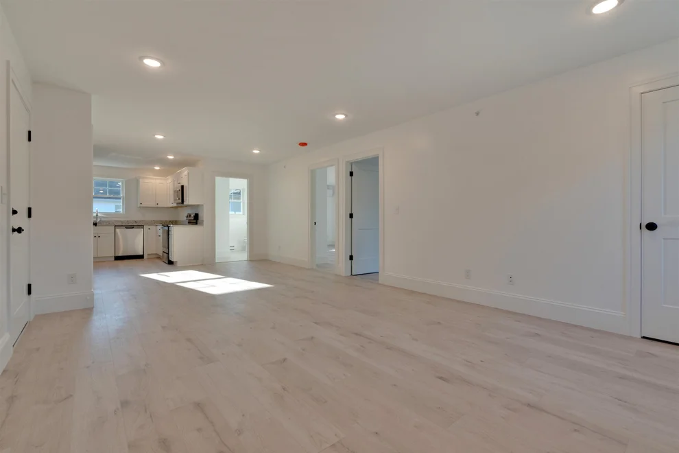 Unit for sale at 8 Cape Coral, Rochester, NH 03867