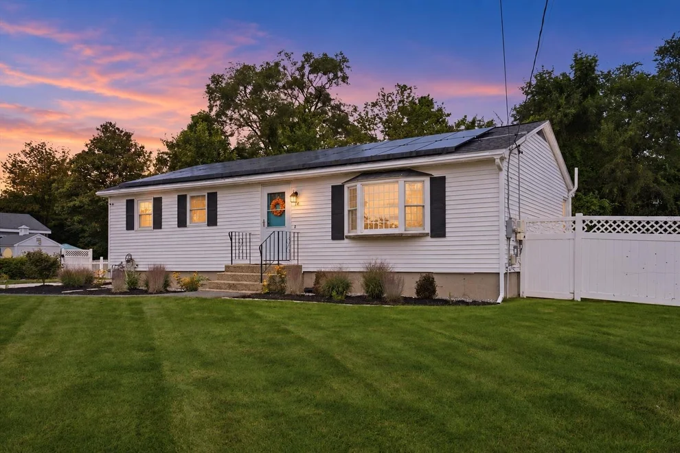 Unit for sale at 14 Bloomingdale, Nashua, NH 03064