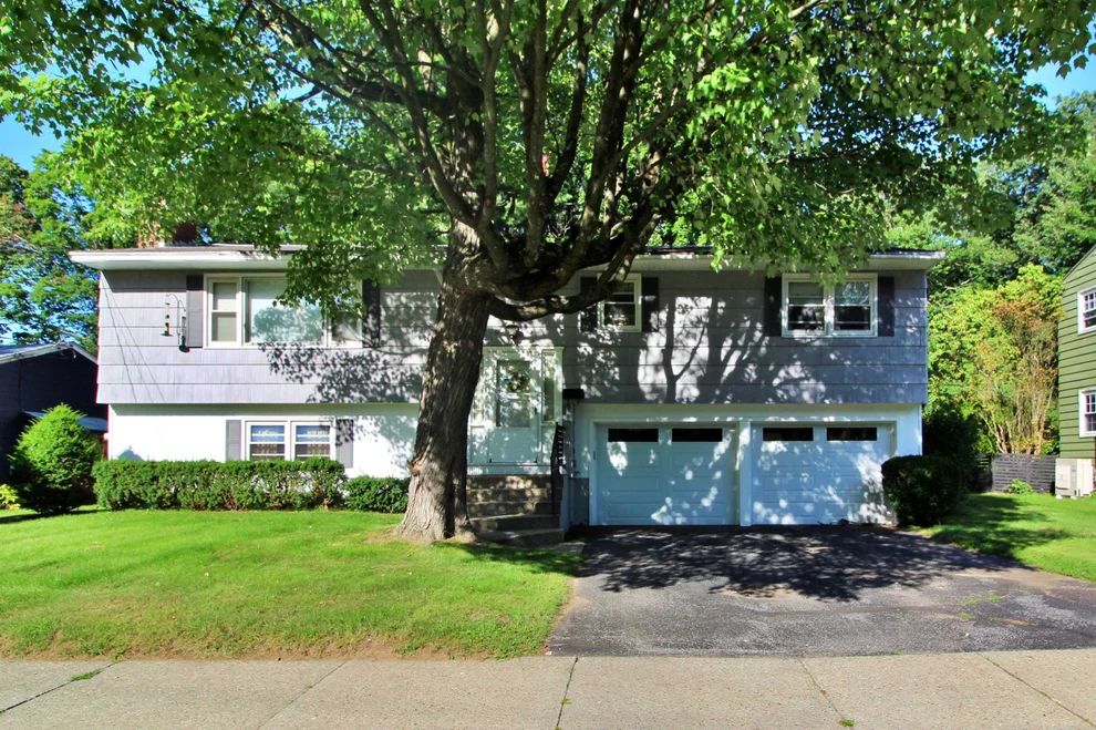 Unit for sale at 30 Roseade, Burlington, VT 05408