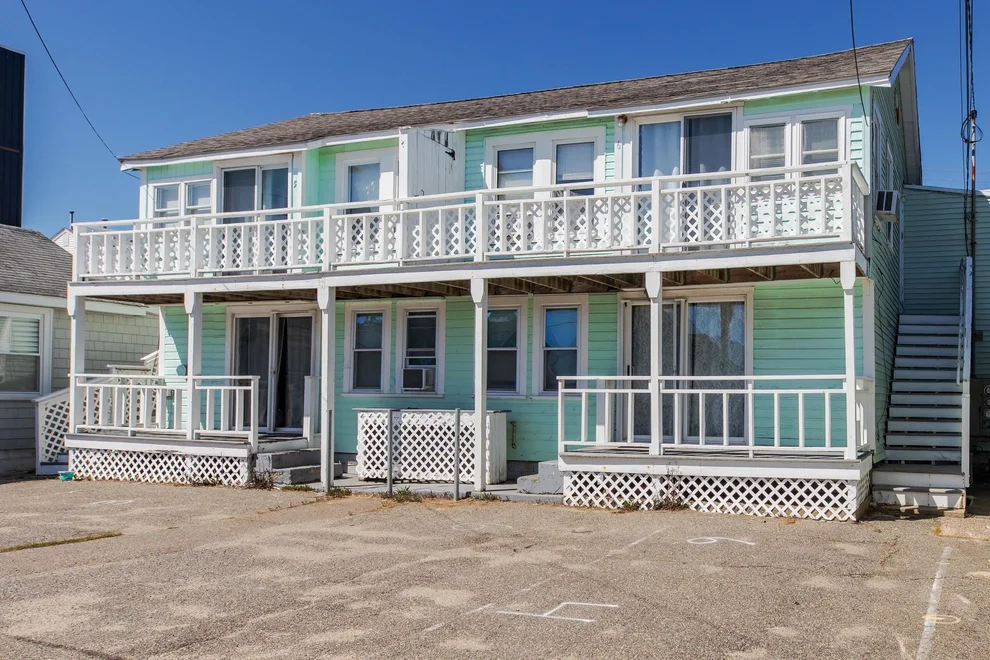 Unit for sale at 12 Manchester, Hampton, NH 03842