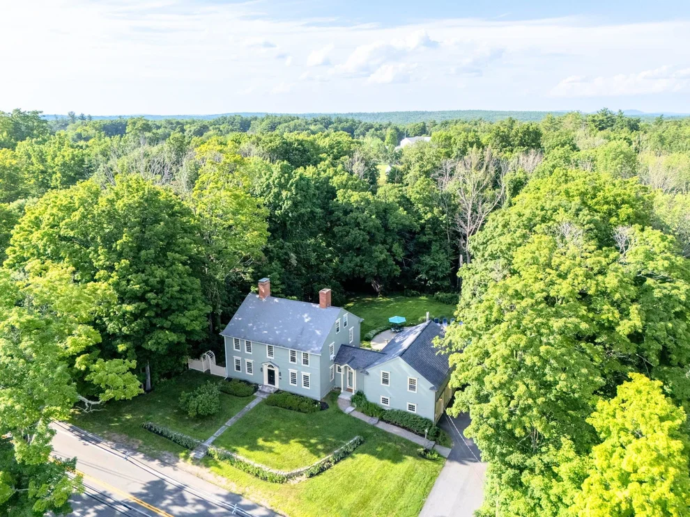 Unit for sale at 27 Haverhill, Chester, NH 03036