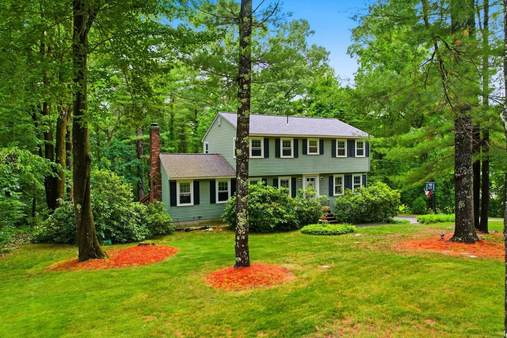 Unit for sale at 9 King Edward, Londonderry, NH 03053