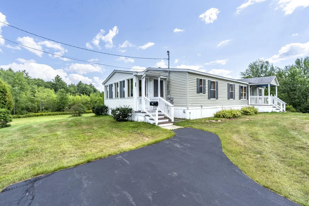 Unit for sale at 955 Calef, Barrington, NH 03825
