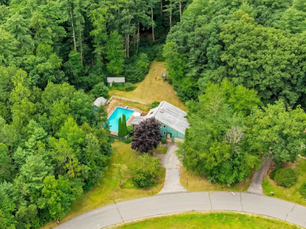 Unit for sale at 19 Pine Hollow, Londonderry, NH 03053