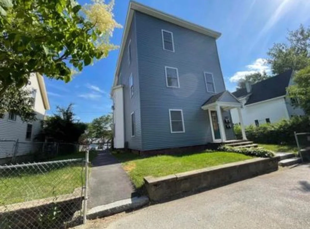 Unit for sale at 323 Spruce, Manchester, NH 03103