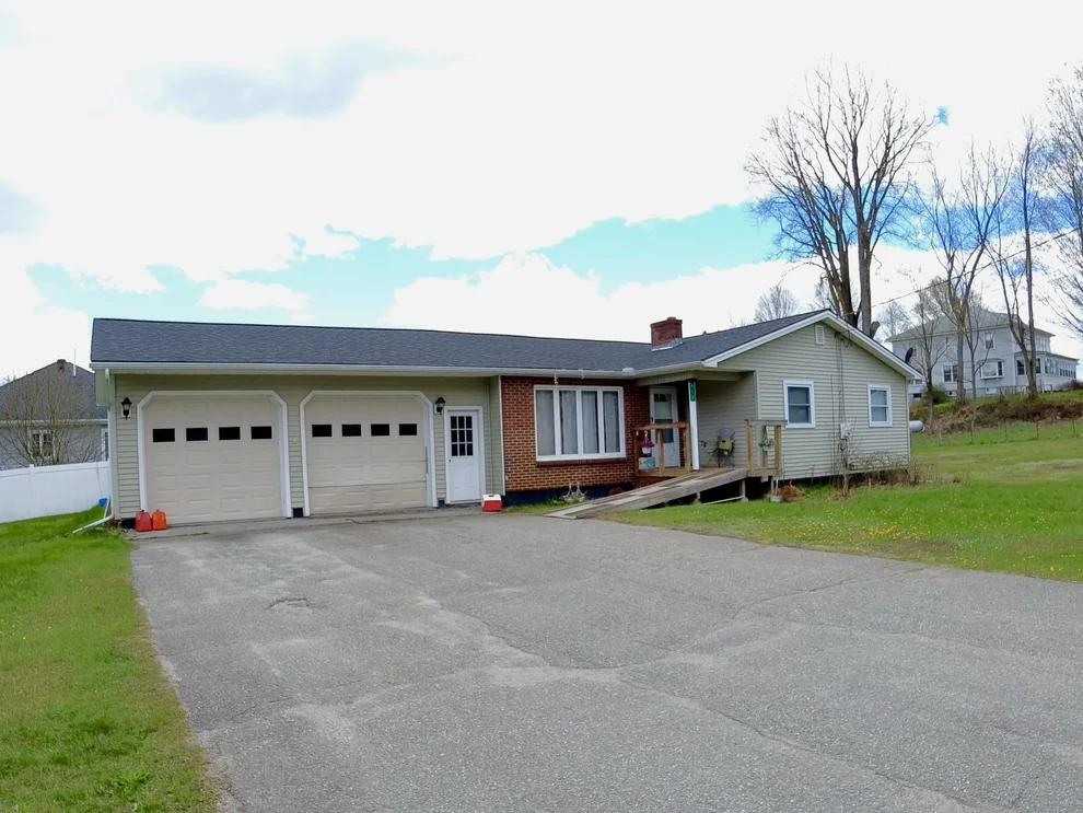 Unit for sale at 413 Elm, Derby, VT 05830