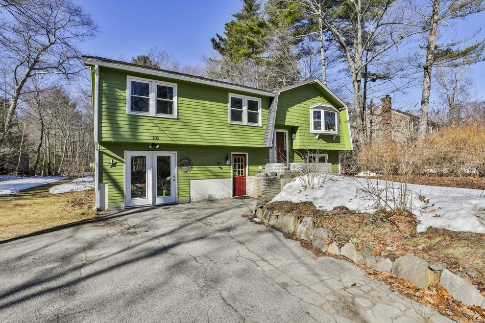 Unit for sale at 102 Bypass 28, Derry, NH 03038