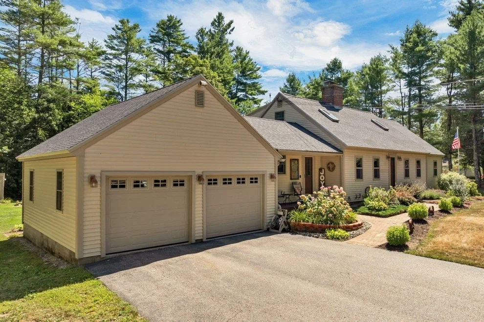 Unit for sale at 212 Wentworth, Brookfield, NH 03872