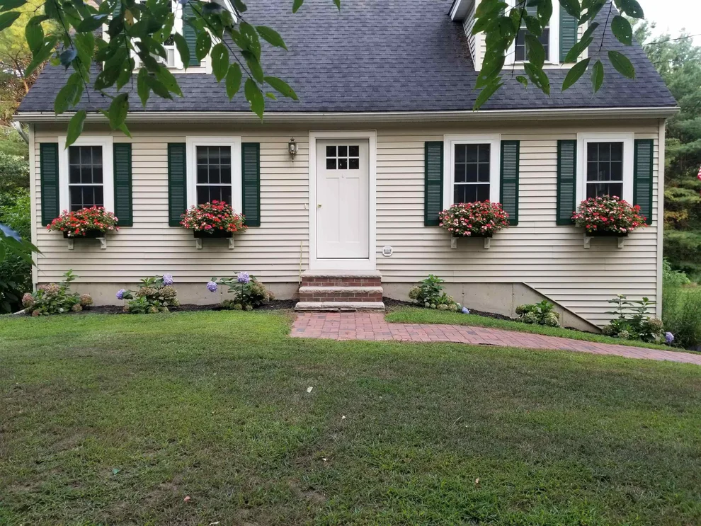 Unit for sale at 4 Smith Corner, Newton, NH 03858