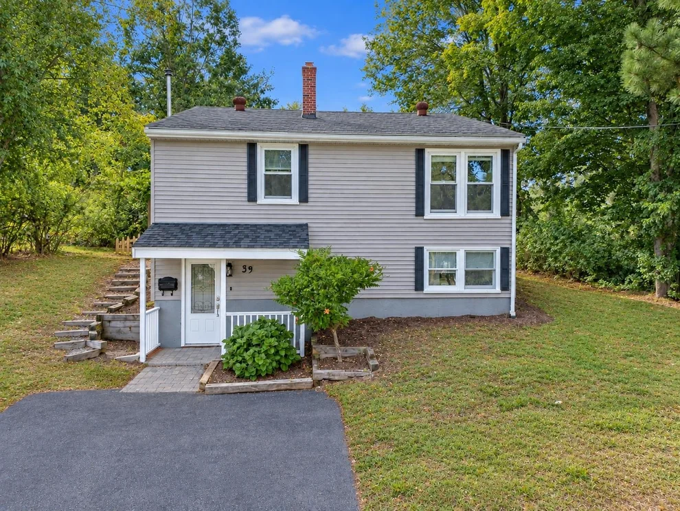 Unit for sale at 39 Hillside, Derry, NH 03038