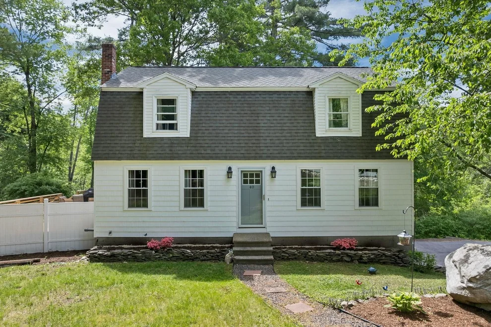 Unit for sale at 40 Sheldon, Derry, NH 03038