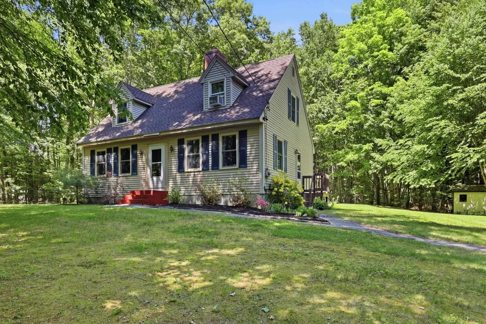 Unit for sale at 714 Main, Danville, NH 03819