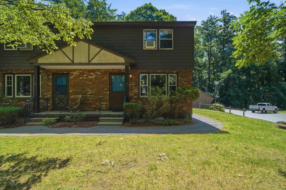 Unit for sale at 9 Midridge, Londonderry, NH 03053