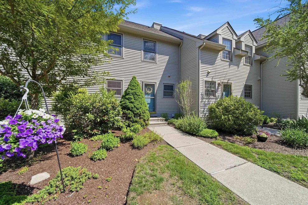 Unit for sale at 6 Veterans, Amherst, NH 03031