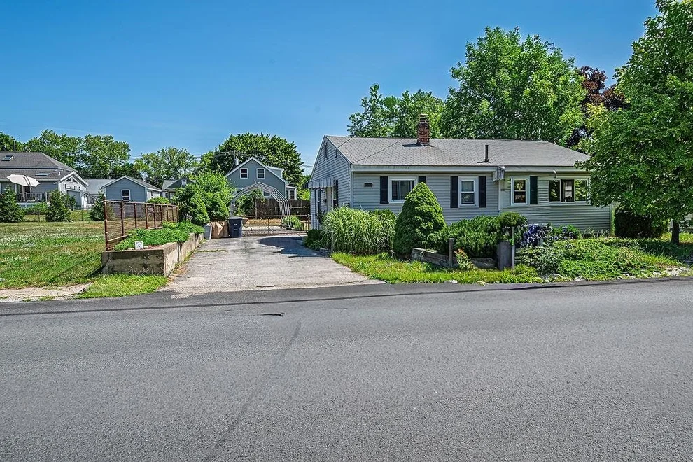 Unit for sale at 18 Pershing, Nashua, NH 03060