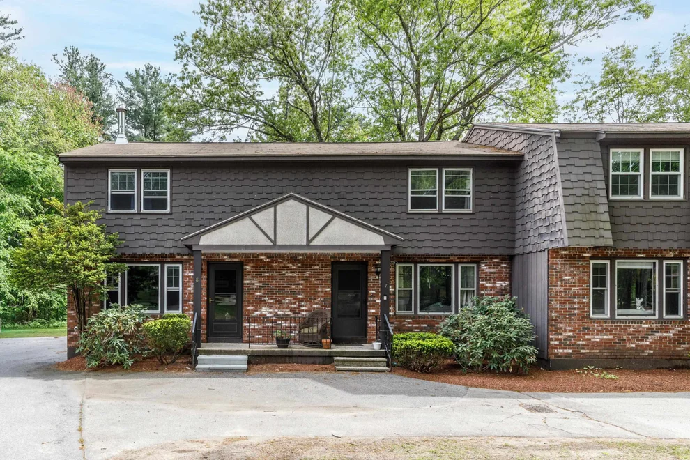 Unit for sale at 8 Midridge, Londonderry, NH 03053