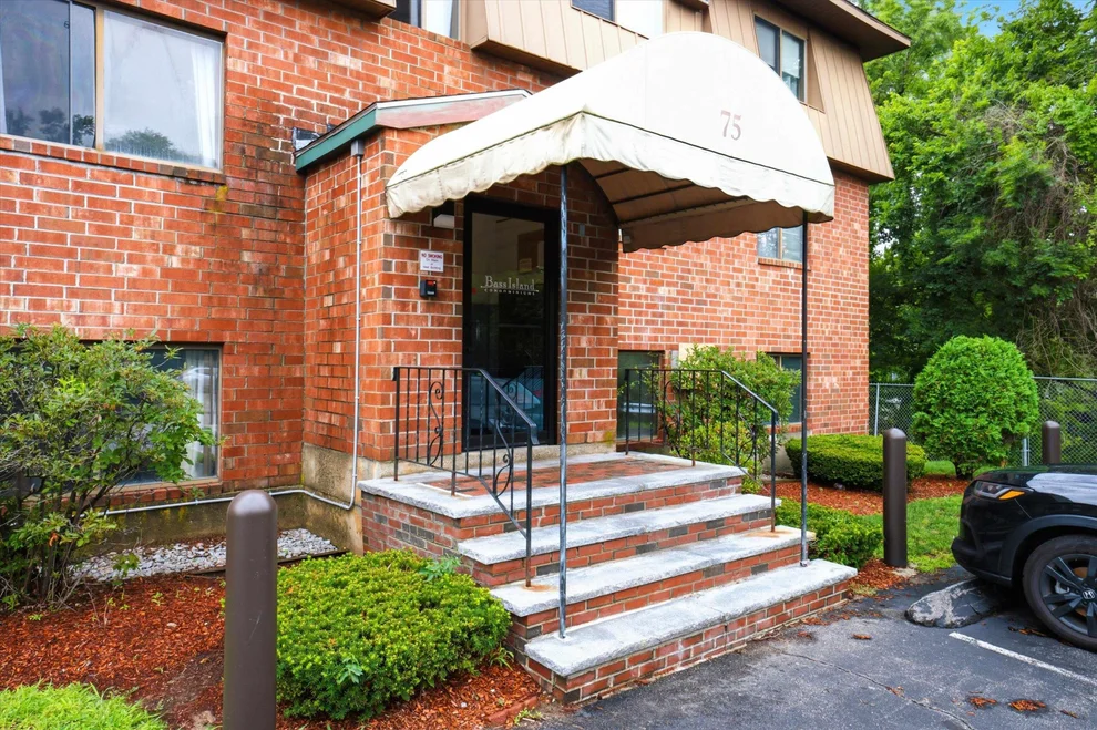 Unit for sale at 75 Log, Manchester, NH 03102