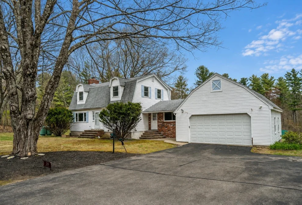 Unit for sale at 19 Dutton, Pelham, NH 03076