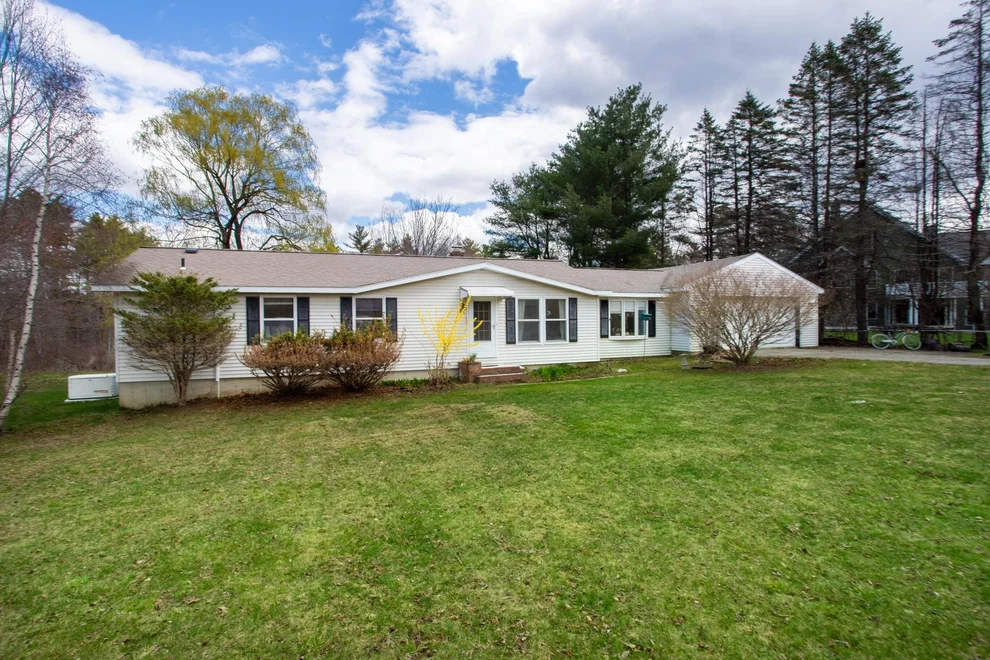 Unit for sale at 52 Sanborn, East Kingston, NH 03827