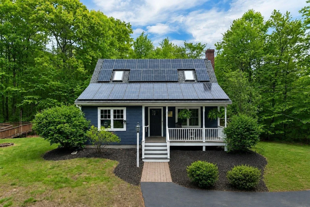Unit for sale at 3 Pendergast, Newmarket, NH 03857