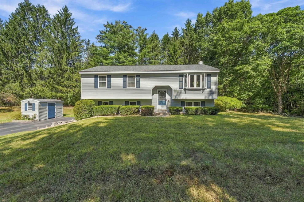 Unit for sale at 7 Bancroft, Londonderry, NH 03053