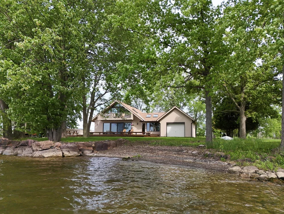 Unit for sale at 325 Oakridge, North Hero, VT 05474