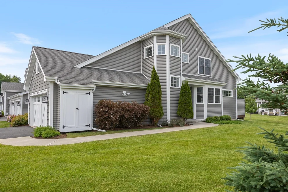 Unit for sale at 106 Creeks Edge, Williston, VT 05495
