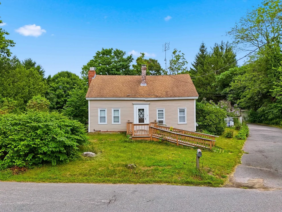Unit for sale at 2 Hadley, Newton, NH 03858