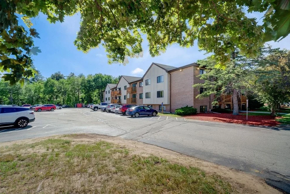 Unit for sale at 5 Lancelot, Salem, NH 03079