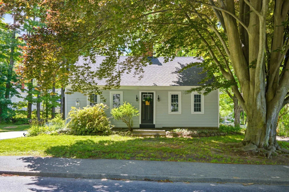 Unit for sale at 13 Nesmith, Derry, NH 03038