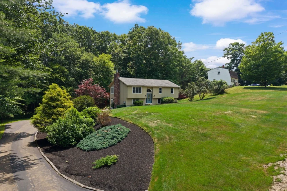 Unit for sale at 77 Tsienneto, Derry, NH 03038