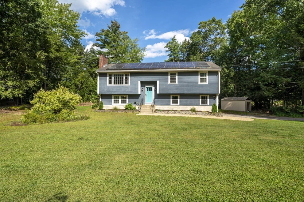 Unit for sale at 3 Underwood, Litchfield, NH 03052