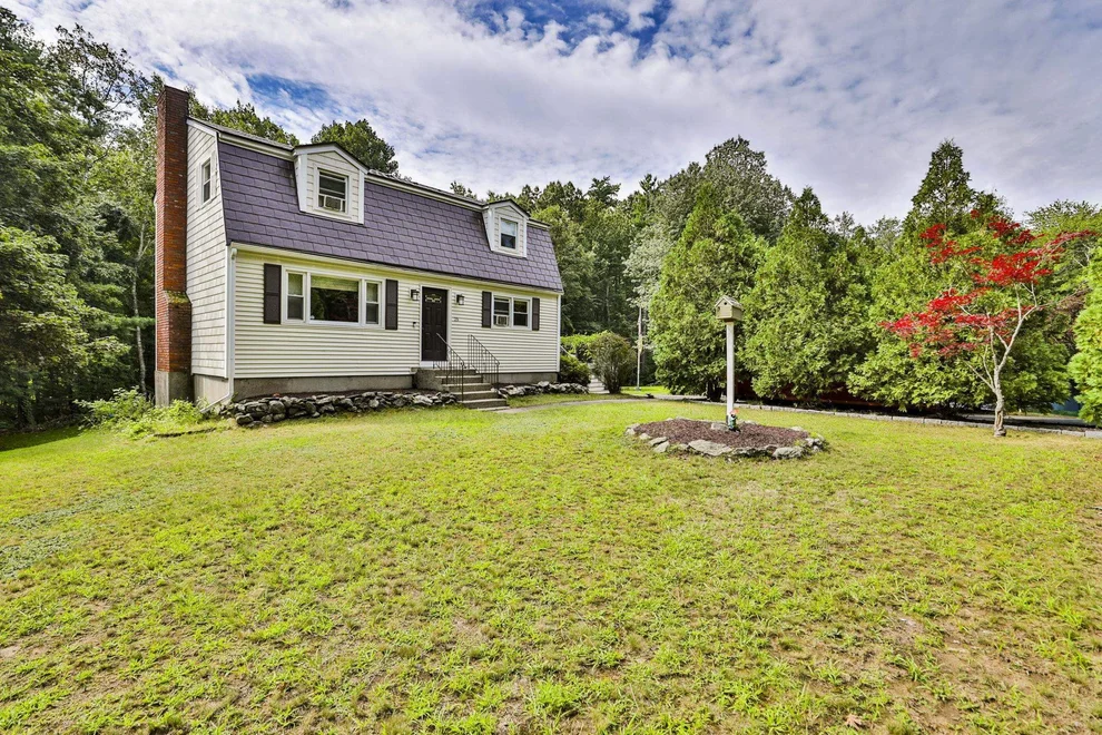 Unit for sale at 25 Mountain Home, Londonderry, NH 03053