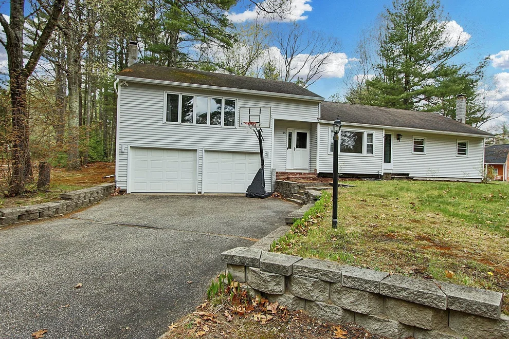 Unit for sale at 15 Lincoln, Pelham, NH 03076