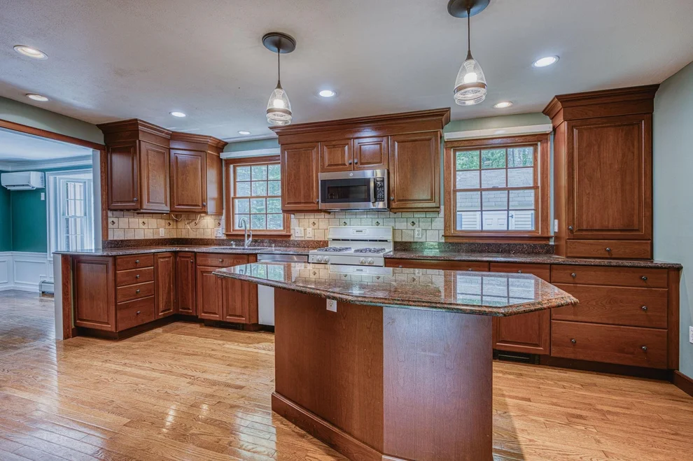 Unit for sale at 11 Brek, Merrimack, NH 03054