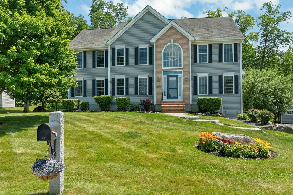 Unit for sale at 13 Abington, Londonderry, NH 03053