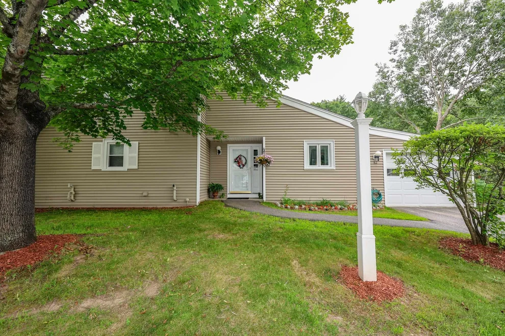 Unit for sale at 82 Winterwood, Londonderry, NH 03053