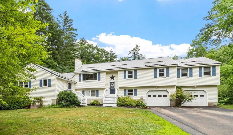 Unit for sale at 113 Newton, Plaistow, NH 03865