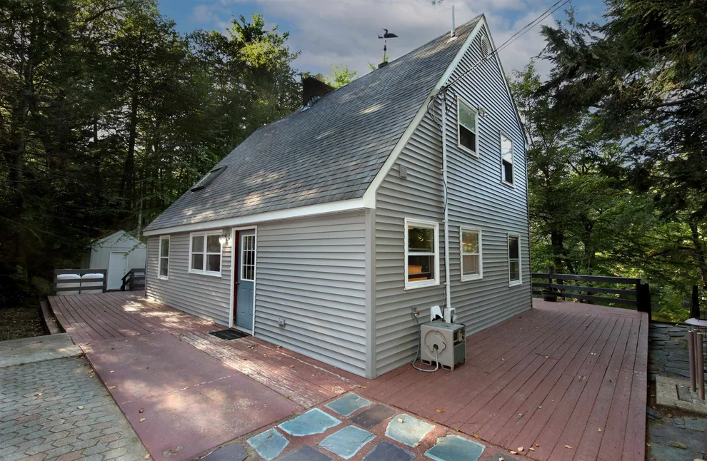 Unit for sale at 113 Lakeview, Nottingham, NH 03290