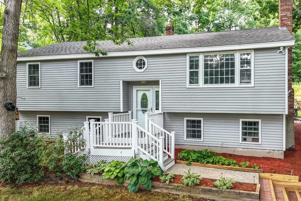 Unit for sale at 12 Ash, Londonderry, NH 03053