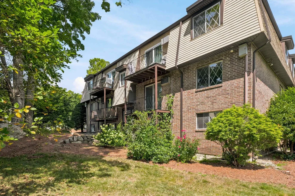 Unit for sale at 2 Silvestri, Derry, NH 03038