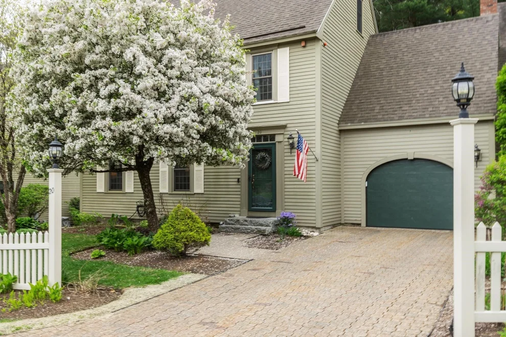 Unit for sale at 20 Lamplight, Atkinson, NH 03811